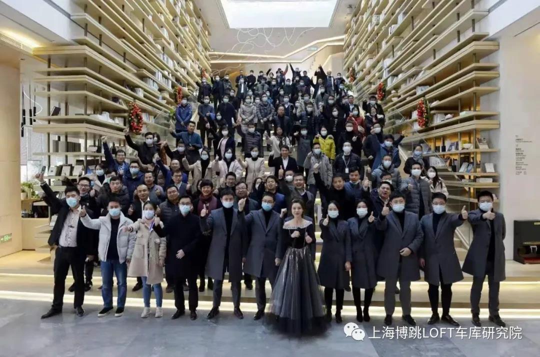 通化全国一百多人在华侨城汉口道6号参观研讨LOFT专利车库技术！
